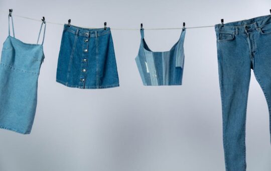 Zdjęcie do artykułu: W jakich sytuacjach lepiej nie prać odzieży samodzielnie?